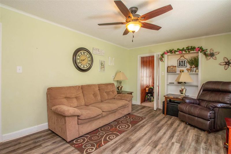 27 Hawthorne Dr, Durham, NC 27712