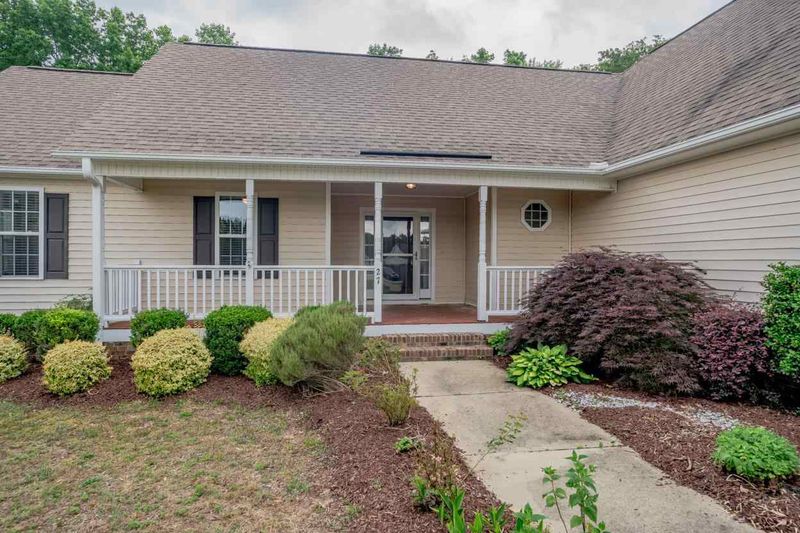 27 Lawrence Ct, Smithfield, NC 27577