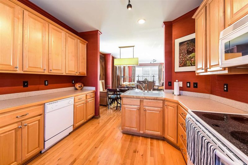 27 Scottish Ln, Durham, NC 27707