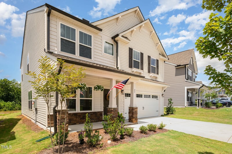 27 Silver Moon Ln, Clayton, NC 27527