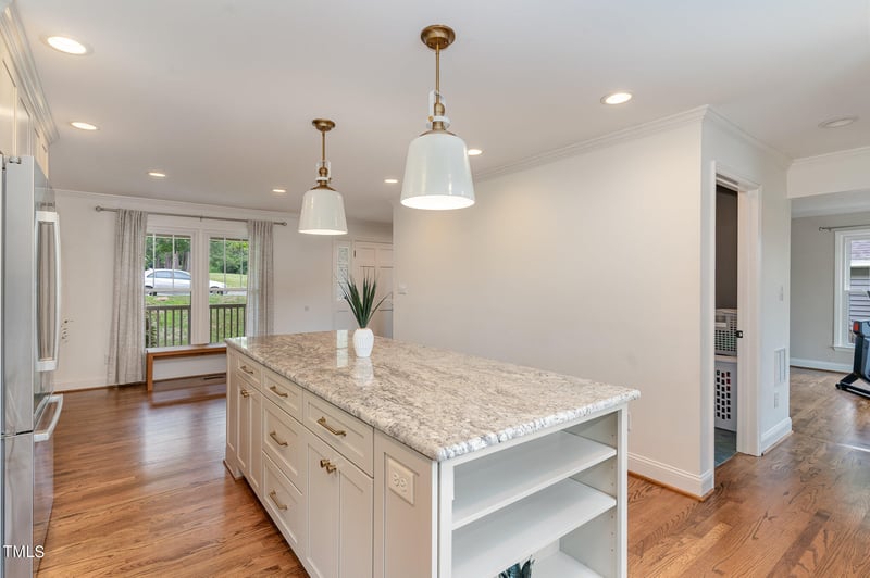 27 Summit Ave, Raleigh, NC 27603