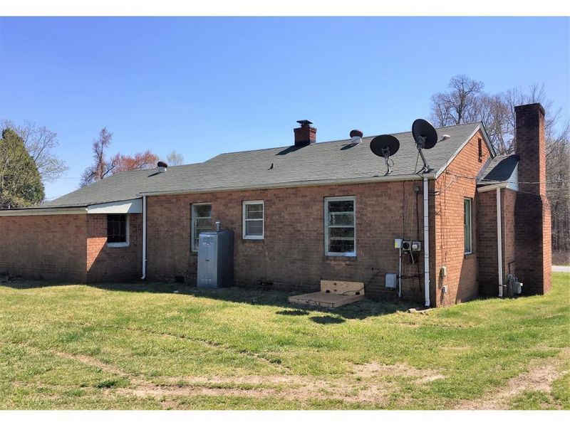 270 Christopher Dr, Burlington, NC 27217