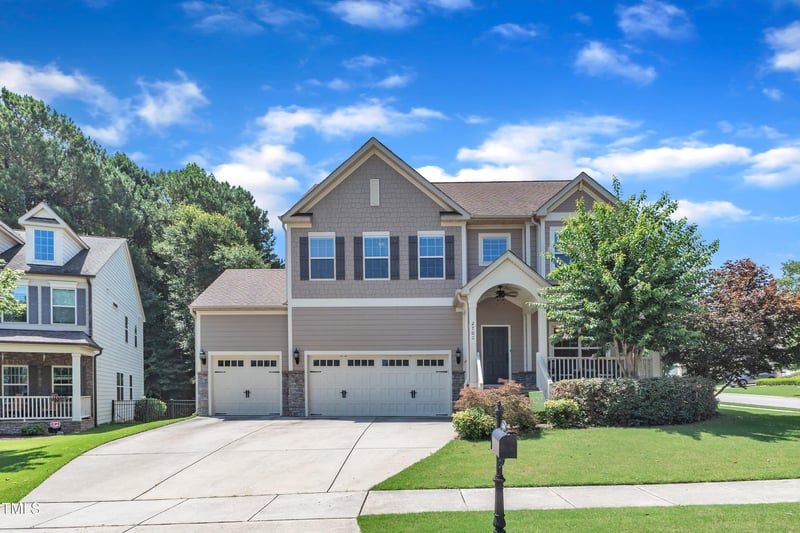 2700 Banks Lake Ct, Fuquay Varina, NC 27526