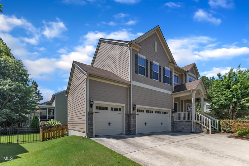 2700 Banks Lake Ct, Fuquay Varina, NC 27526