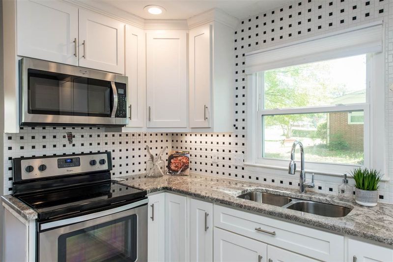 2700 Bromley St, Raleigh, NC 27610