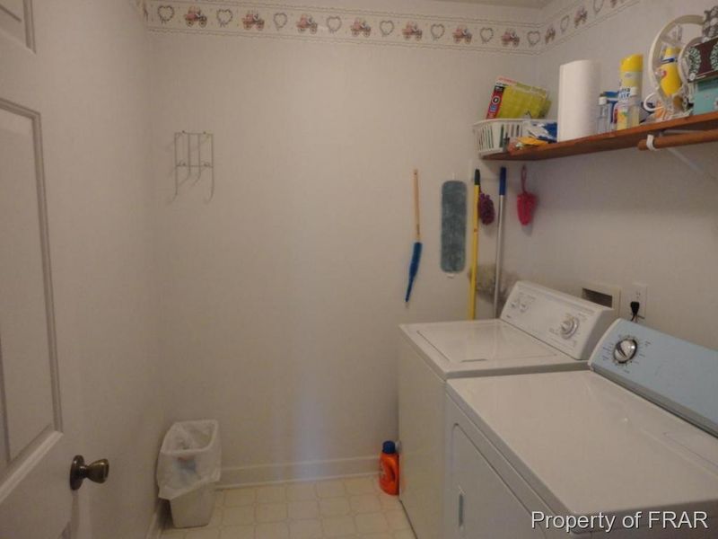 2700 Creek Trl, Sanford, NC 27330