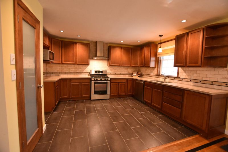 2700 Crestline Ave, Raleigh, NC 27603
