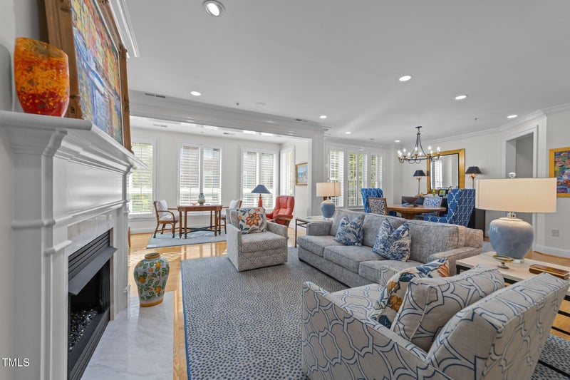 2701 Glenwood Gardens Ln, Raleigh, NC 27608