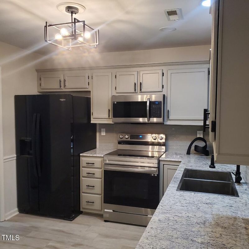 2701 Sundial Cir, Durham, NC 27704