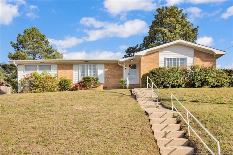 2702 Dartmouth Dr, Fayetteville, NC 28304