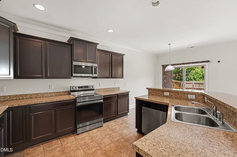 2703 Fern Willow Ct, Fuquay Varina, NC 27526