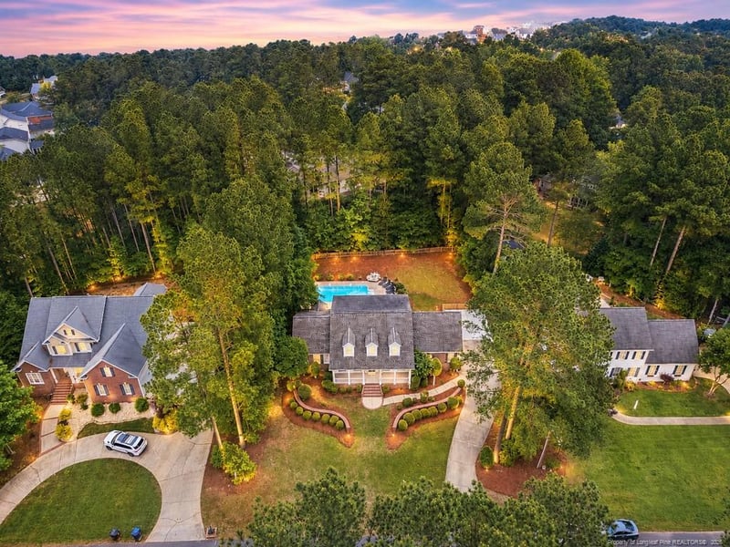 2704 Cobblestone Dr, Sanford, NC 27330
