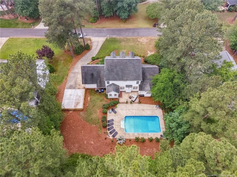 2704 Cobblestone Dr, Sanford, NC 27330
