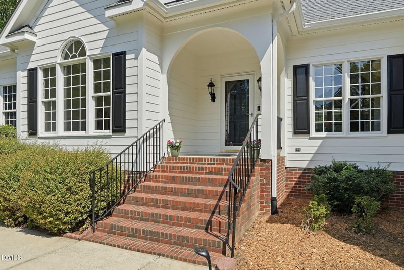 2704 Dray Ct, Raleigh, NC 27613