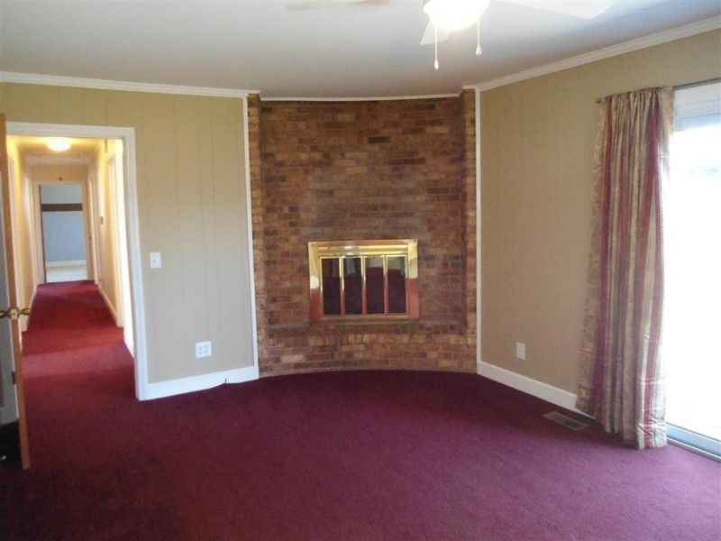 2704 Elderwood Ln, Burlington, NC 27215