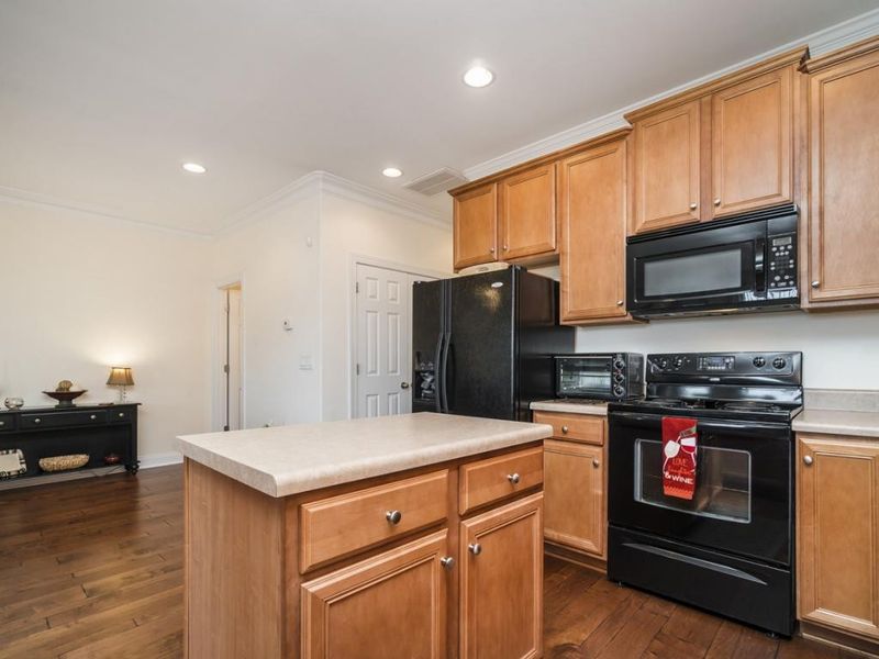2704 Jamestown, Burlington, NC 27215