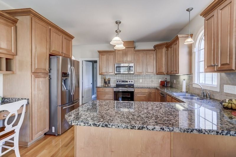 2704 Penfold Ln, Wake Forest, NC 27587