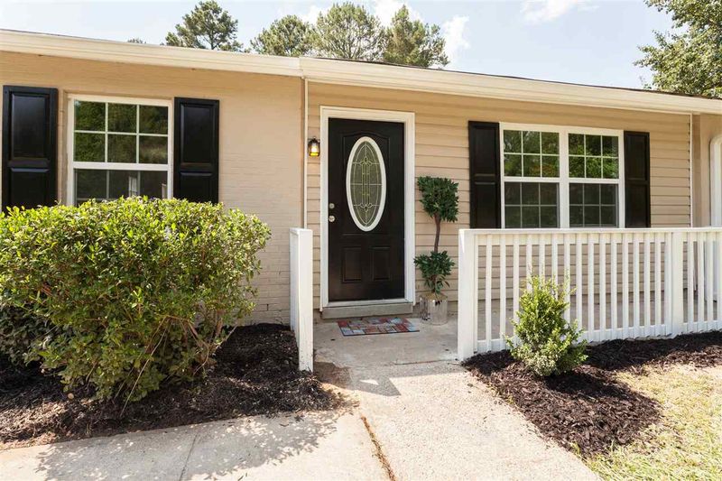 2704 Plainsfield Cir, Raleigh, NC 27610