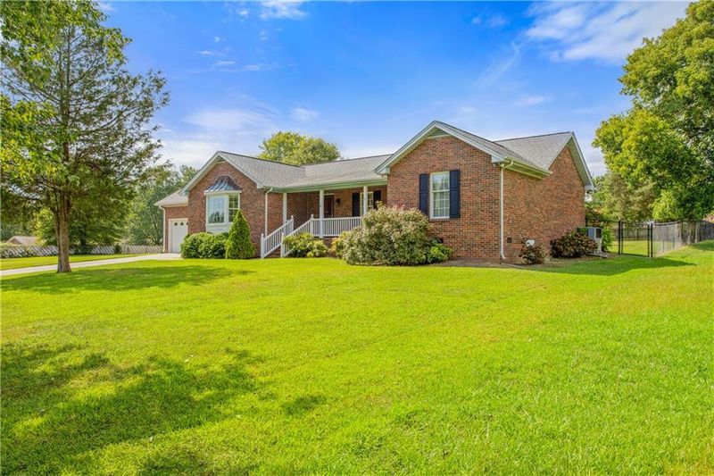 2705 Cardwell Dr, Burlington, NC 27215