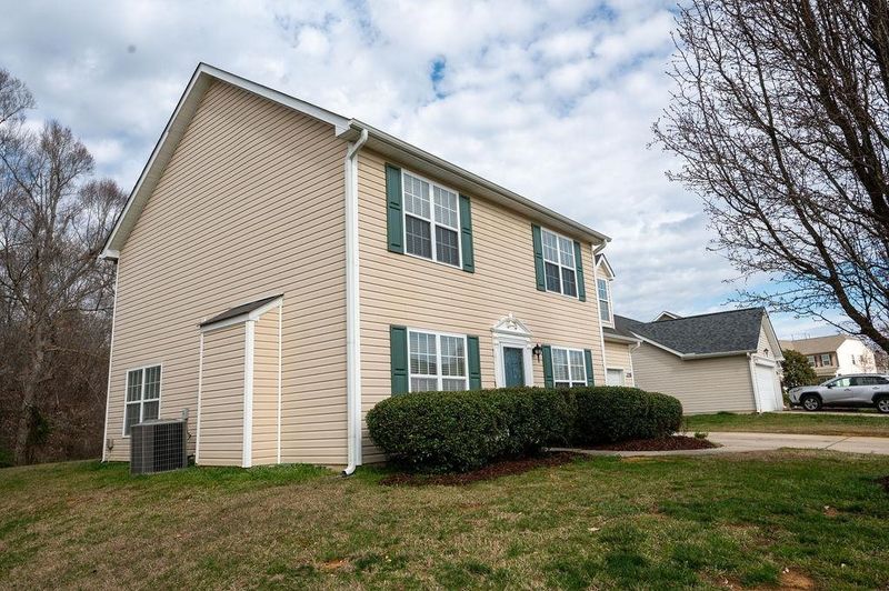 2705 Creek Bend Ct, Graham, NC 27253