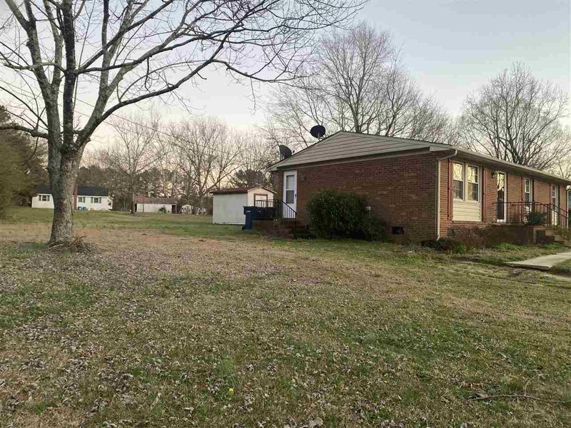 2705 Kendale Dr, Sanford, NC 27330