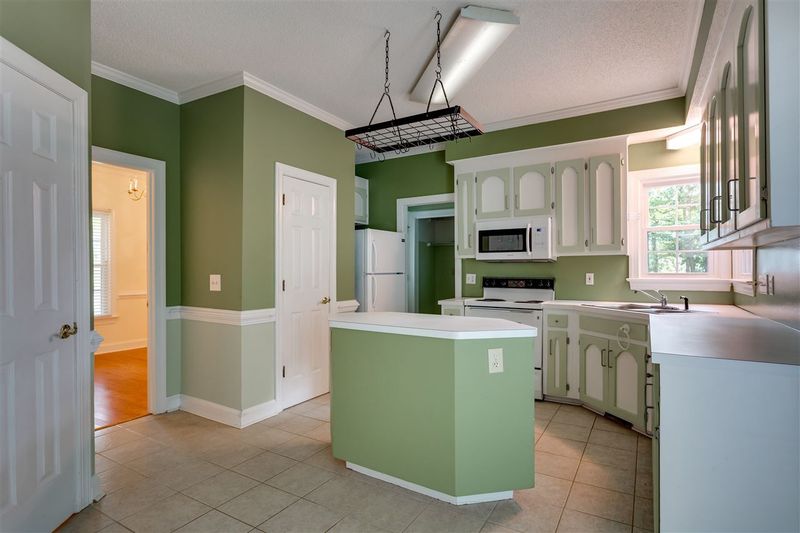2705 Rockbridge Ct, Raleigh, NC 27604