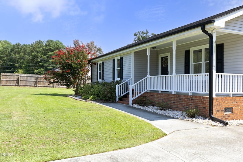 2705 Stageline Dr, Raleigh, NC 27603