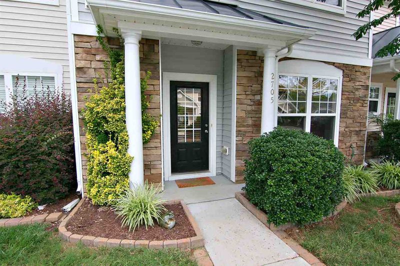 2705 Sunny Corners Ct, Raleigh, NC 27614