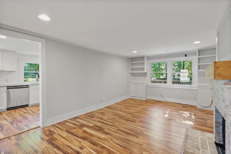 2706 Dearborn Dr, Durham, NC 27704
