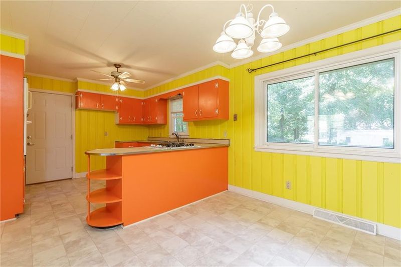 2707 Blanche Dr, Burlington, NC 27215