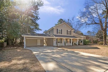 2707 Mirror Lake Dr, Fayetteville, NC 28303