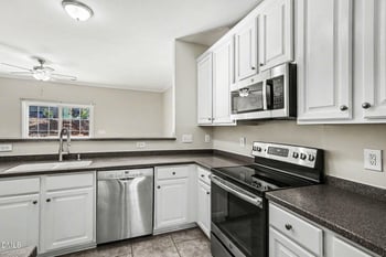 2707 Sunny Corners Ct, Raleigh, NC 27614