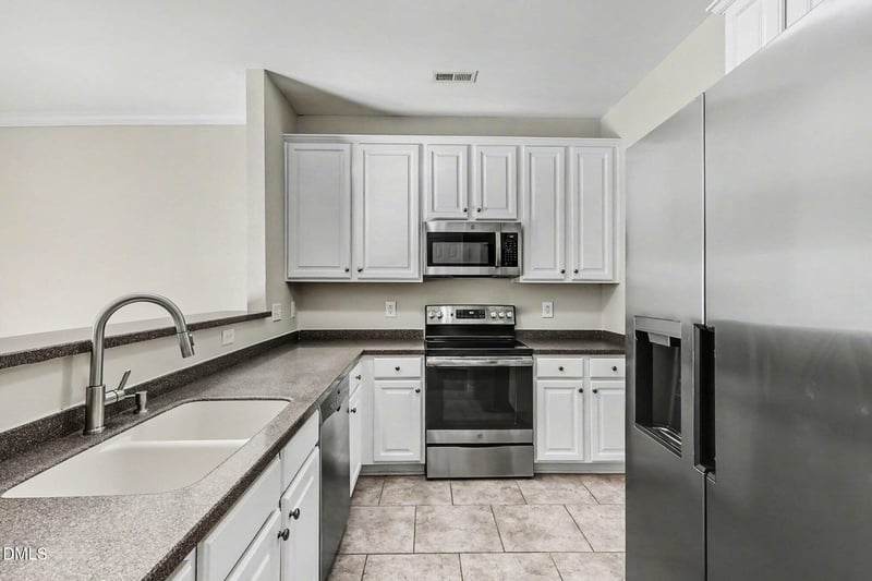 2707 Sunny Corners Ct, Raleigh, NC 27614