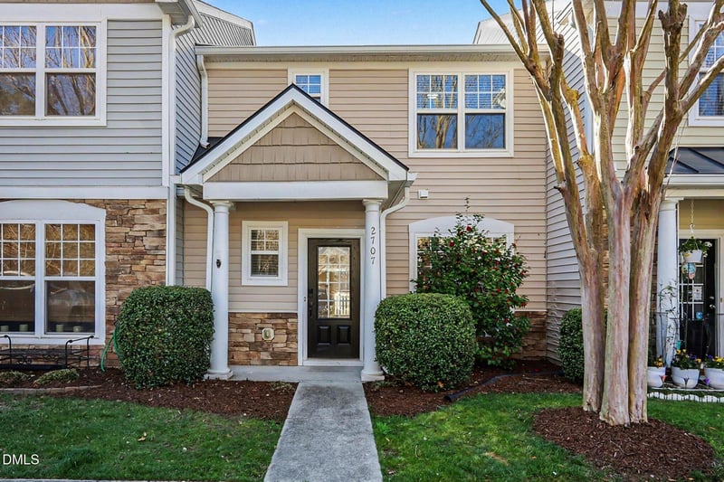 2707 Sunny Corners Ct, Raleigh, NC 27614