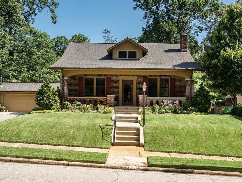 2708 Bedford Ave, Raleigh, NC 27607