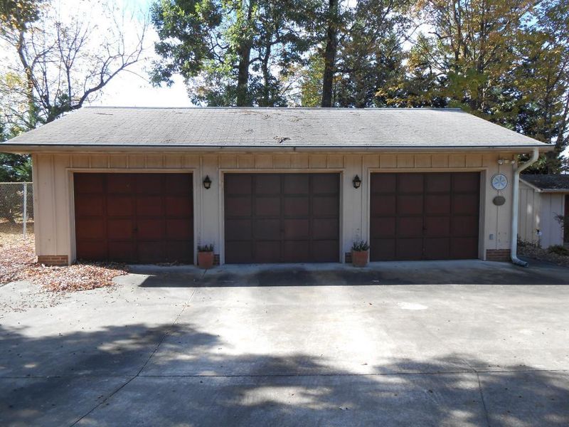 2708 Eldermont St, Burlington, NC 27215