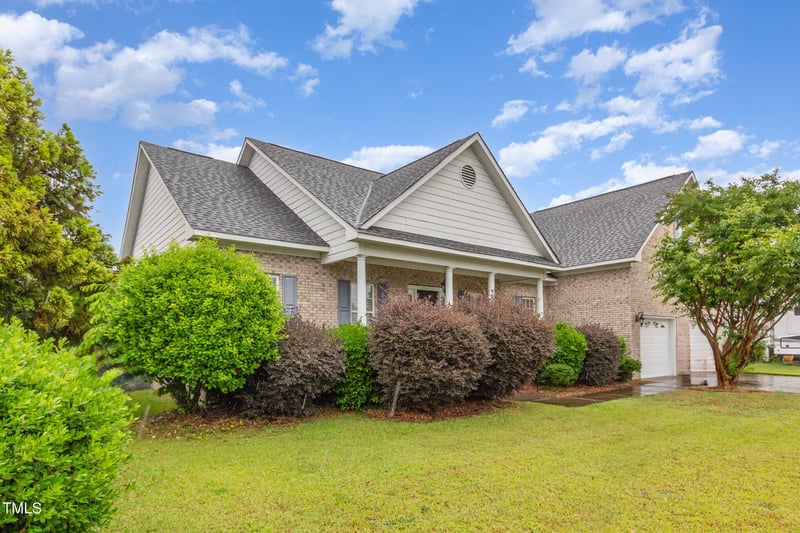2708 Franciscan Dr, Fayetteville, NC 28306