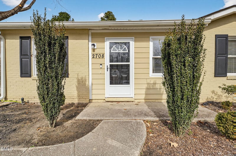 2708 Plainsfield Cir, Raleigh, NC 27610