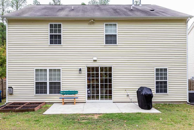 2708 Sagebrush Ln, Durham, NC 27703