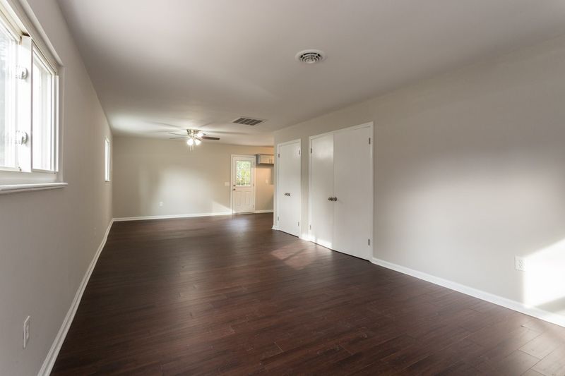 2708 Sanderford Rd, Raleigh, NC 27610