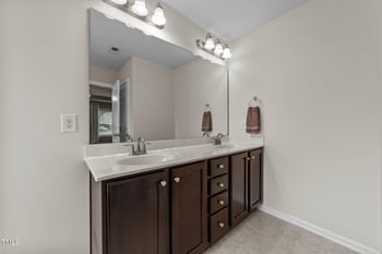 2709 Banks Lake Ct, Fuquay Varina, NC 27526