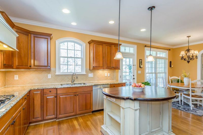 2709 Cameron Pond Dr, Cary, NC 27519