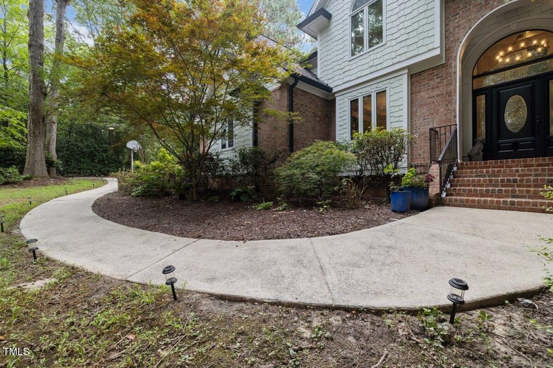 2709 Glassman Ln, Raleigh, NC 27606