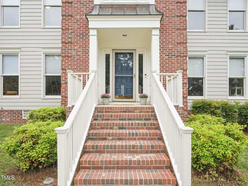 2709 Iman Dr, Raleigh, NC 27615