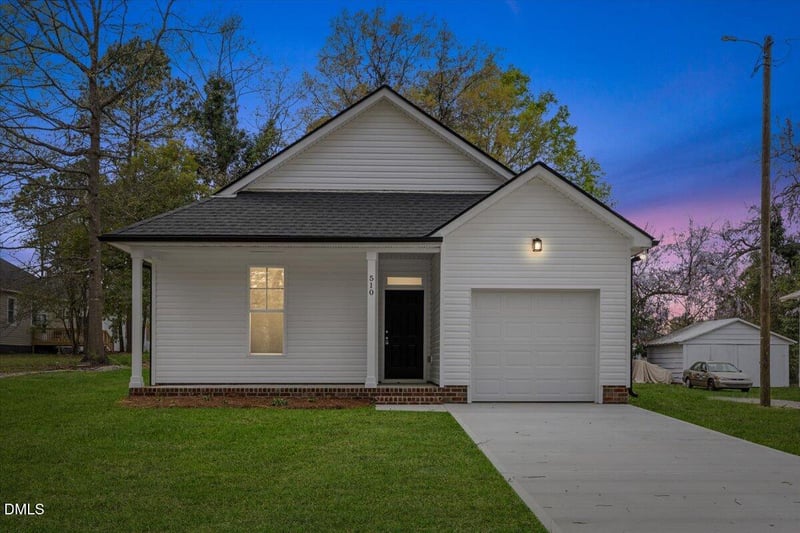 271 Mcneil Cir, Dunn, NC 28334
