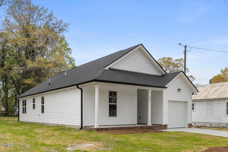 271 Mcneil Cir, Dunn, NC 28334