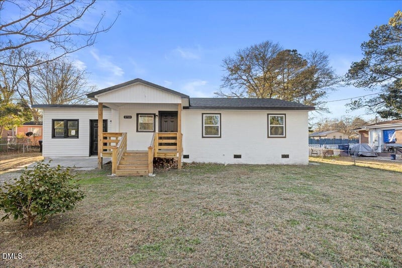 2710 Academy St, Sanford, NC 27332