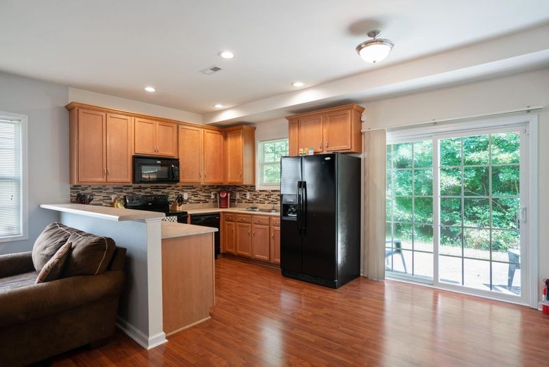 2710 Erinridge Rd, Raleigh, NC 27610