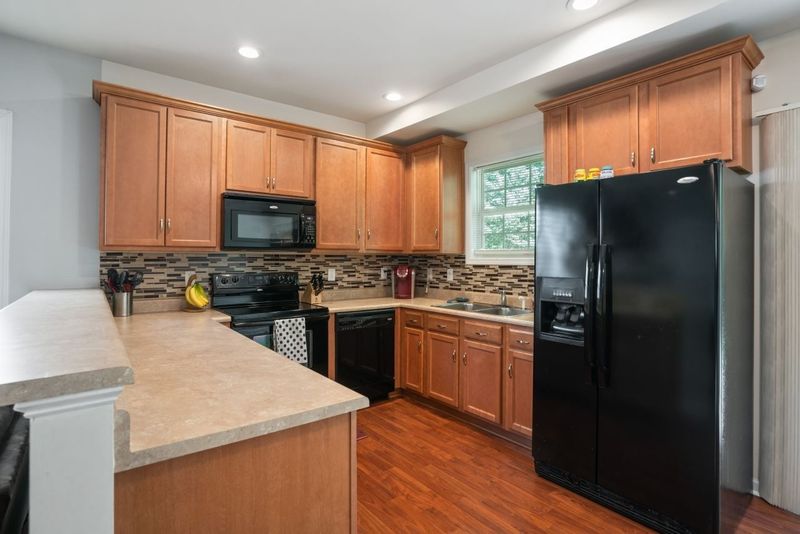 2710 Erinridge Rd, Raleigh, NC 27610