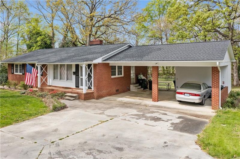2711 Catherine Dr, Burlington, NC 27215
